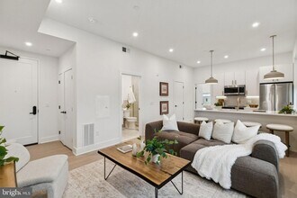 30 W Allens Ln, Unit 201 in Philadelphia, PA - Building Photo - Building Photo