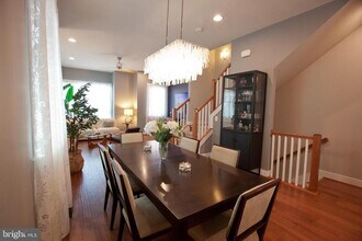 2103 Richmond Hwy in Alexandria, VA - Foto de edificio - Building Photo