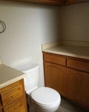 146 W MacArthur St in Sonoma, CA - Foto de edificio - Building Photo