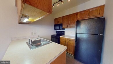 6008 Chestnut Hollow Ct in Centreville, VA - Building Photo - Building Photo