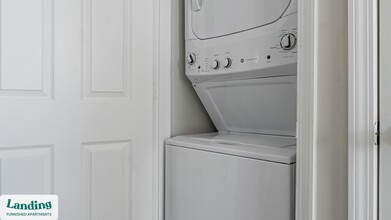 100 Peyton Pl SW, Unit 1301 in Atlanta, GA - Foto de edificio - Building Photo