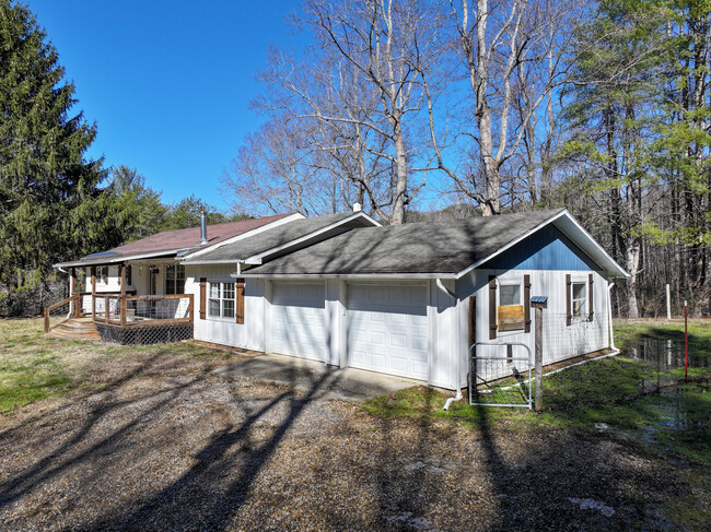 775 Middle Creek Rd in Cosby, TN - Building Photo - Building Photo