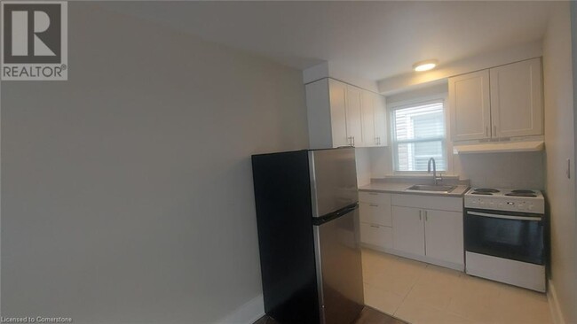181 King St E