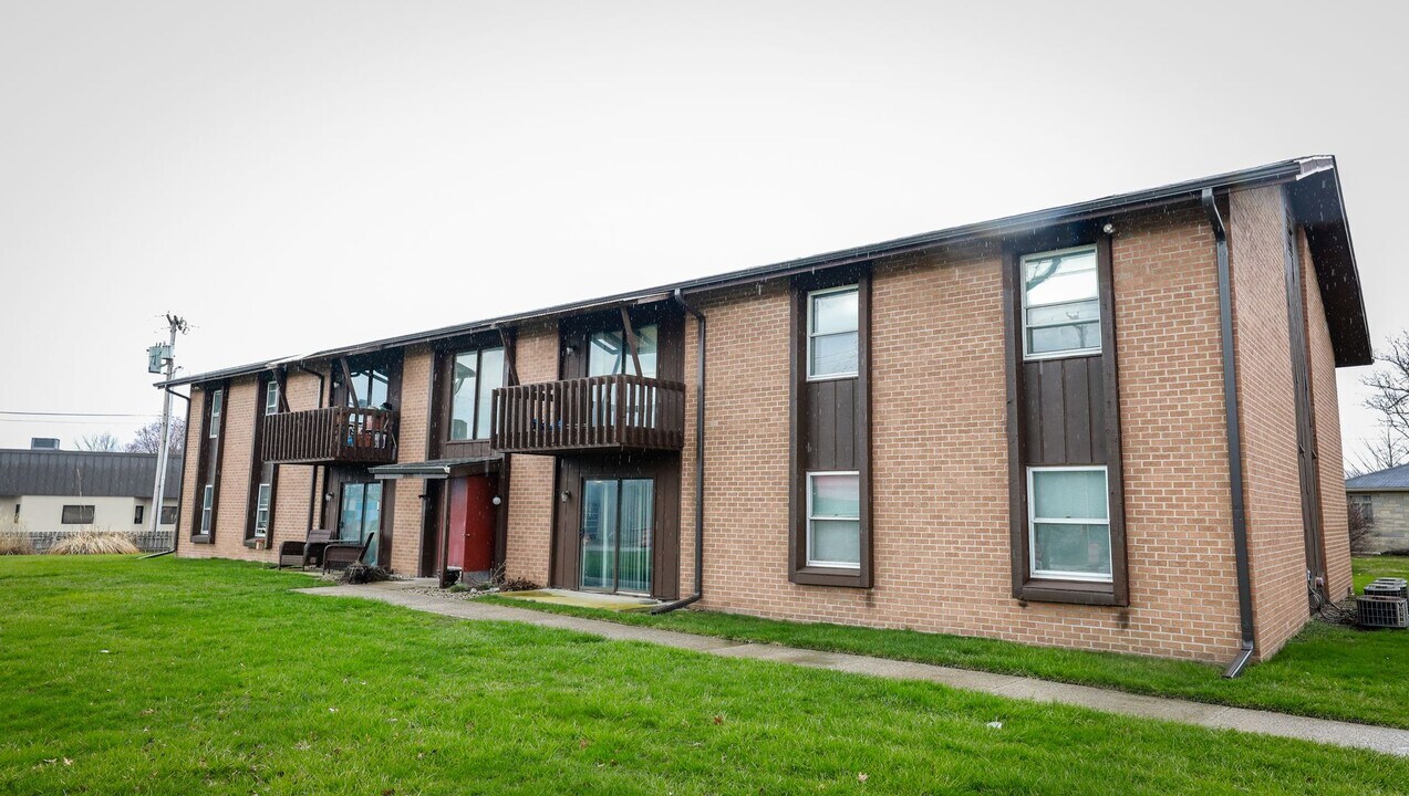 2500 Wheeling Ave in Muncie, IN - Building Photo