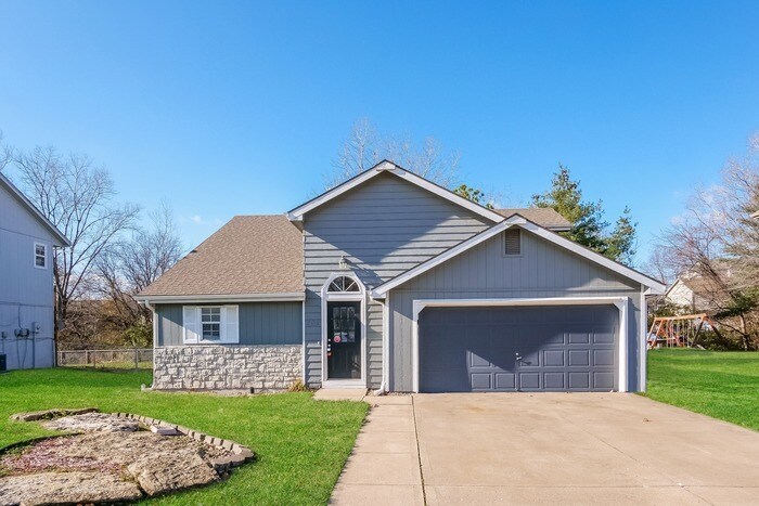 202 S Huntsman Blvd in Raymore, MO - Building Photo