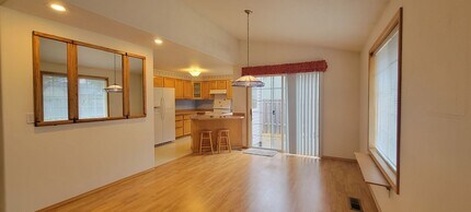 1583 SW James St in McMinnville, OR - Building Photo - Building Photo