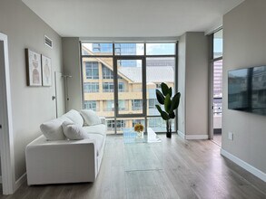 1470 State St in San Diego, CA - Foto de edificio - Building Photo