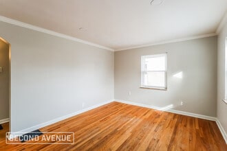 1136 S Lynnebrook Dr in Cincinnati, OH - Foto de edificio - Building Photo