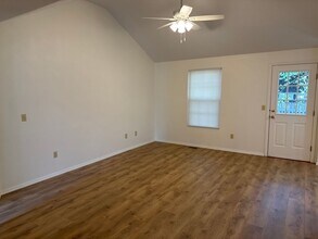 1065 S Missouri Ave in Springfield, MO - Building Photo - Building Photo