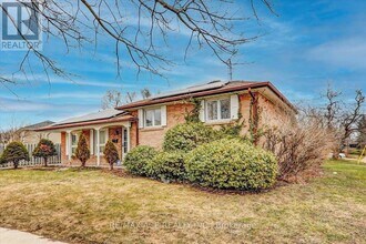 1 Wagner Dr in Toronto, ON - Building Photo - Building Photo