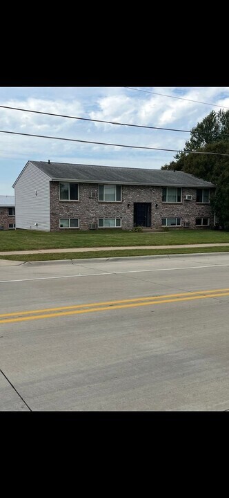 2985 Hales Mill Rd, Unit 1 in Asbury, IA - Building Photo
