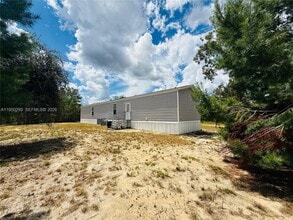 334 Oak Crest Dr in Interlachen, FL - Building Photo - Building Photo