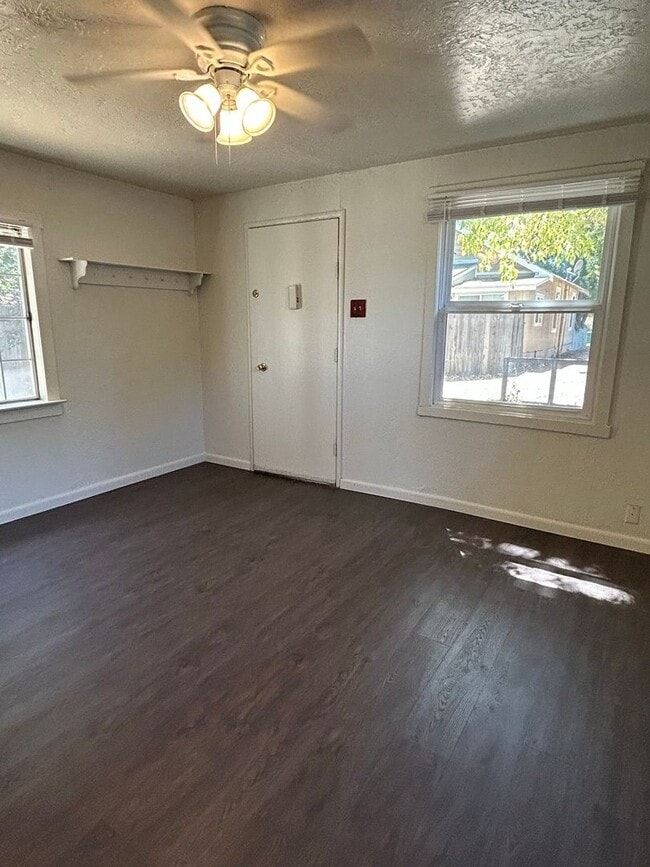 1380 Palm Ave in Chico, CA - Building Photo - Building Photo