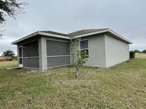1429 NE 5th Ave in Cape Coral, FL - Building Photo - Building Photo
