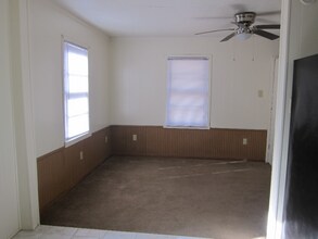 414 Trinity St in White Oak, TX - Foto de edificio - Building Photo