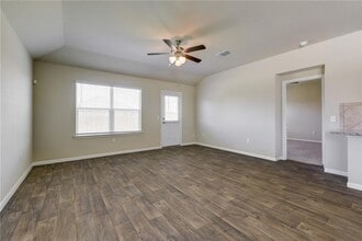401 Cassandra Dr in Hutto, TX - Building Photo - Building Photo
