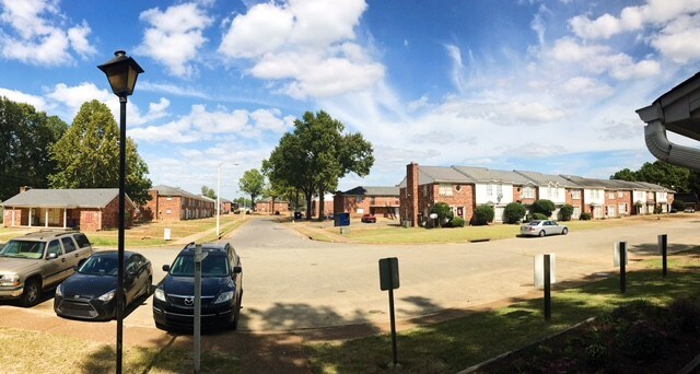 Oakshire Downs Apartments and Townhomes in Memphis, TN - Building Photo