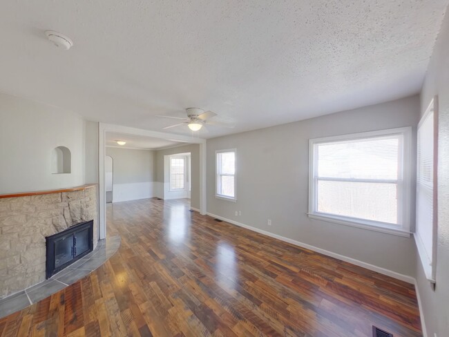 417 Leonine S St in Wichita, KS - Foto de edificio - Building Photo