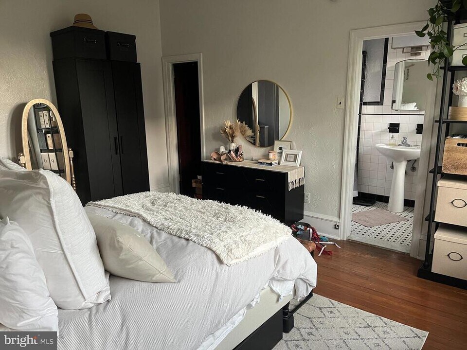 335 S 4th St-Unit -3 in Philadelphia, PA - Foto de edificio