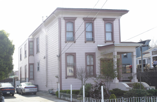 1608 Walnut St in Alameda, CA - Foto de edificio - Building Photo