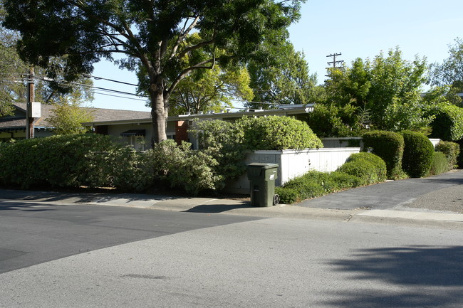 450-460 Laurel St in Menlo Park, CA - Building Photo - Building Photo