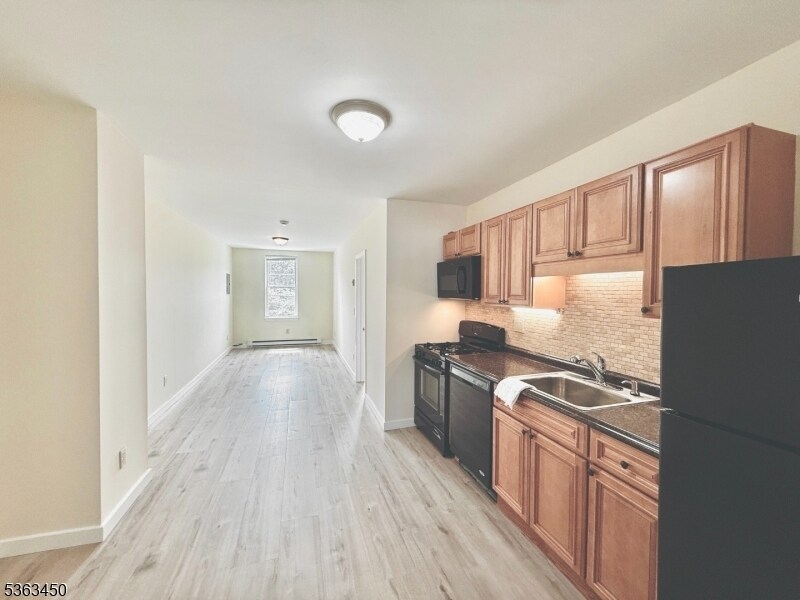 39 Glenridge Ave in Montclair, NJ - Building Photo