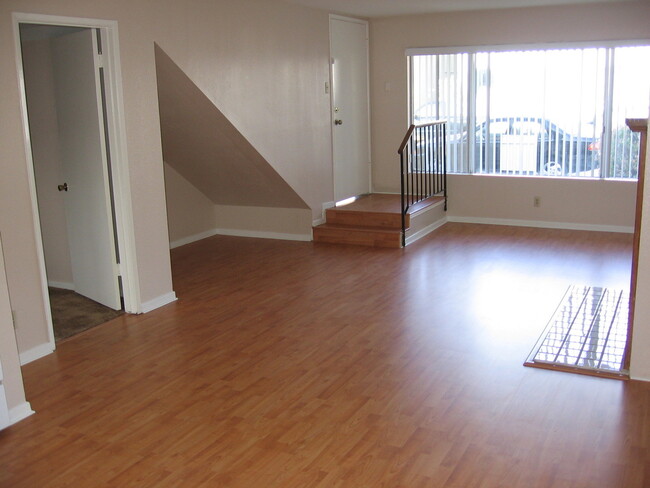 134-136 Ximeno Ave in Long Beach, CA - Foto de edificio - Building Photo