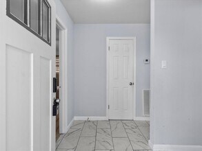 4923 Bernardo De Galvez Ave in Galveston, TX - Building Photo - Building Photo