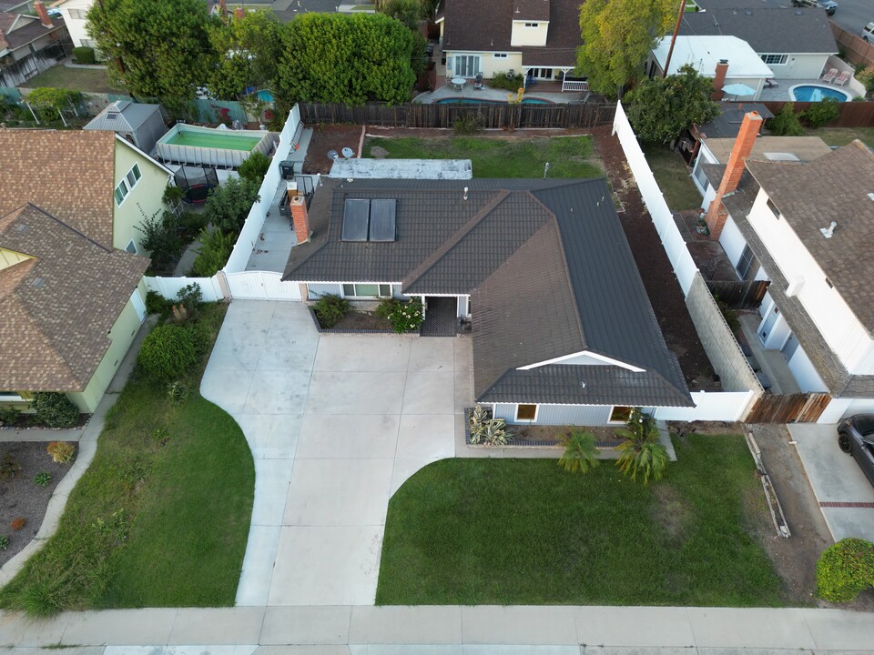 24171 Laulhere Plz in Lake Forest, CA - Building Photo