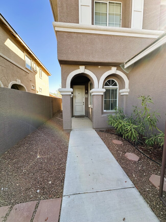 9416 Rock Garden Ct in Las Vegas, NV - Foto de edificio - Building Photo