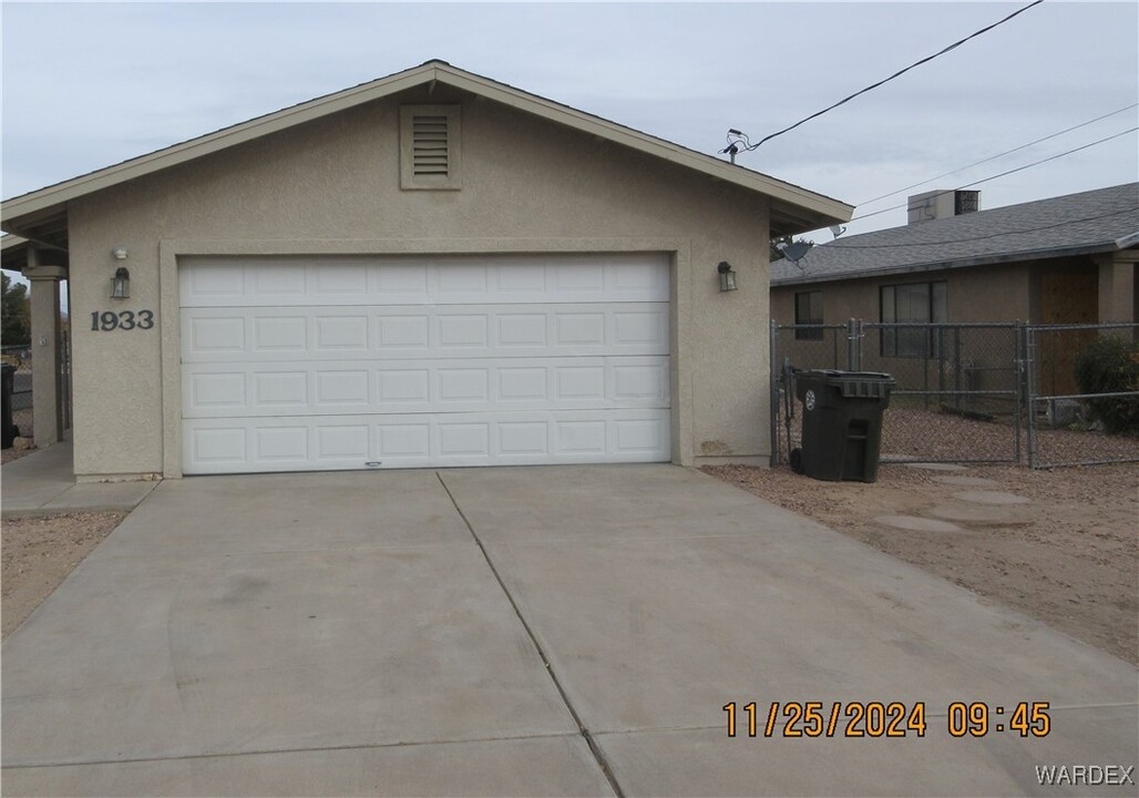 1933 Robinson Ave in Kingman, AZ - Foto de edificio