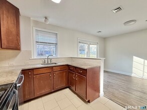 17-17 Rockfield Dr in Stamford, CT - Foto de edificio - Building Photo