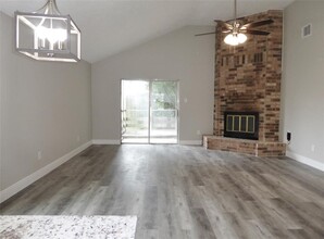 8126 Glorieta Dr in Houston, TX - Building Photo - Building Photo