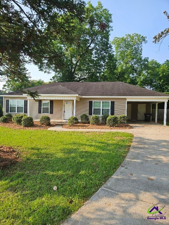 101 Azalea Ave in Bonaire, GA - Building Photo