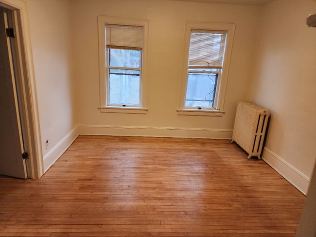 832 E Clarke St in Milwaukee, WI - Foto de edificio - Building Photo