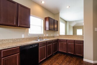 13433 Raintree Dr in Montgomery, TX - Building Photo - Building Photo