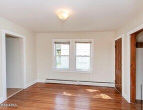 6 Pearl St in Saratoga Springs, NY - Building Photo - Building Photo