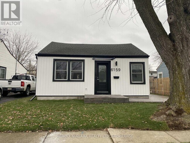 6159 Cadham St in Niagara Falls, ON - Building Photo - Building Photo