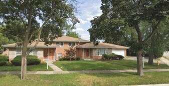 819 Tomawadee Dr in Park Ridge, IL - Building Photo
