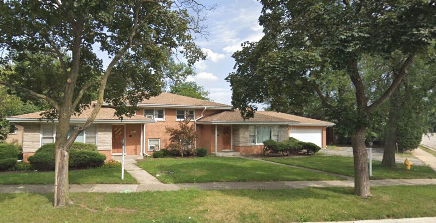 819 Tomawadee Dr in Park Ridge, IL - Building Photo