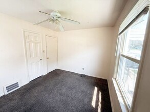 15901 Lotus Dr in Cleveland, OH - Building Photo - Building Photo