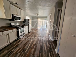 7216 Ken Knight Dr W in Jacksonville, FL - Building Photo - Building Photo