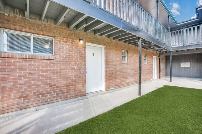 6518 Weston St in Houston, TX - Building Photo - Building Photo