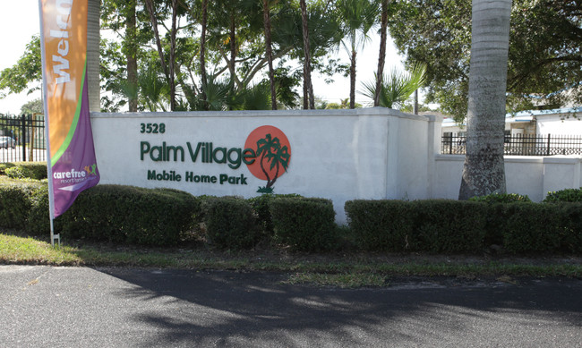 Palm Village in Bradenton, FL - Building Photo - Building Photo