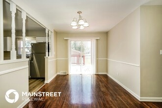 4401 Charlotte Ann Dr in Louisville, KY - Foto de edificio - Building Photo