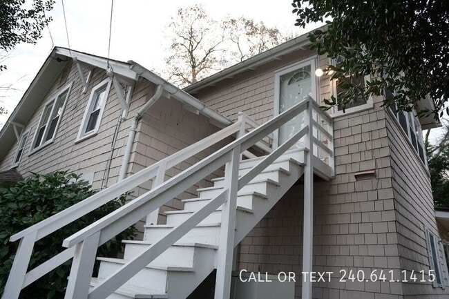 property at 7 Luna Ln