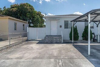 18 E 15th St in Hialeah, FL - Building Photo - Building Photo