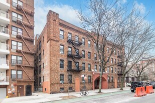3145 Crescent St in Long Island City, NY - Building Photo