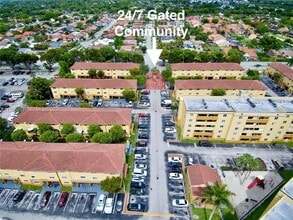 14902 SW 82nd Ln in Miami, FL - Building Photo - Building Photo