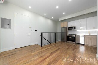 Spacious 5-Bedroom, 2-Bath Duplex in Prime in Brooklyn, NY - Building Photo - Building Photo